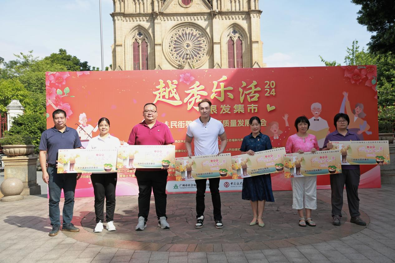 尊老敬老,愛老助老——輕出公司黨委組織捐贈“九九重陽敬老愛心餐”300余份