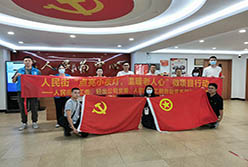 “點亮小夜燈，溫暖老人心”——輕出公司黨員、團員志愿者為人民街社區(qū)老人送上感應(yīng)小夜燈