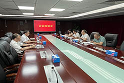 越秀區(qū)稅務(wù)局與輕出公司召開稅企交流會